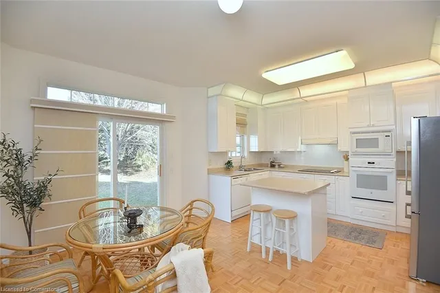 Additional image 18 of 118 Silverbirch Blvd