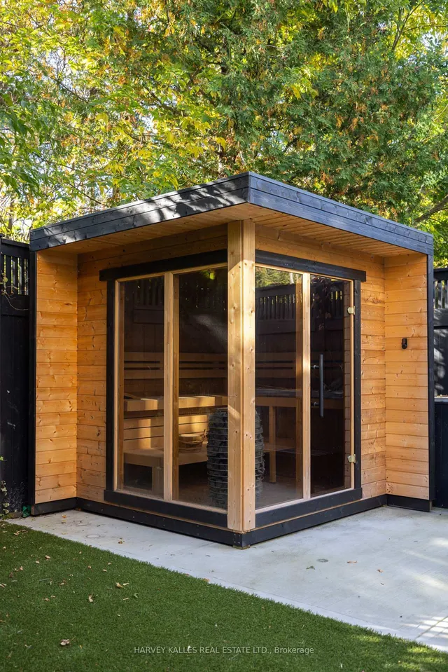 Additional image 18 of 233 MacPherson Ave