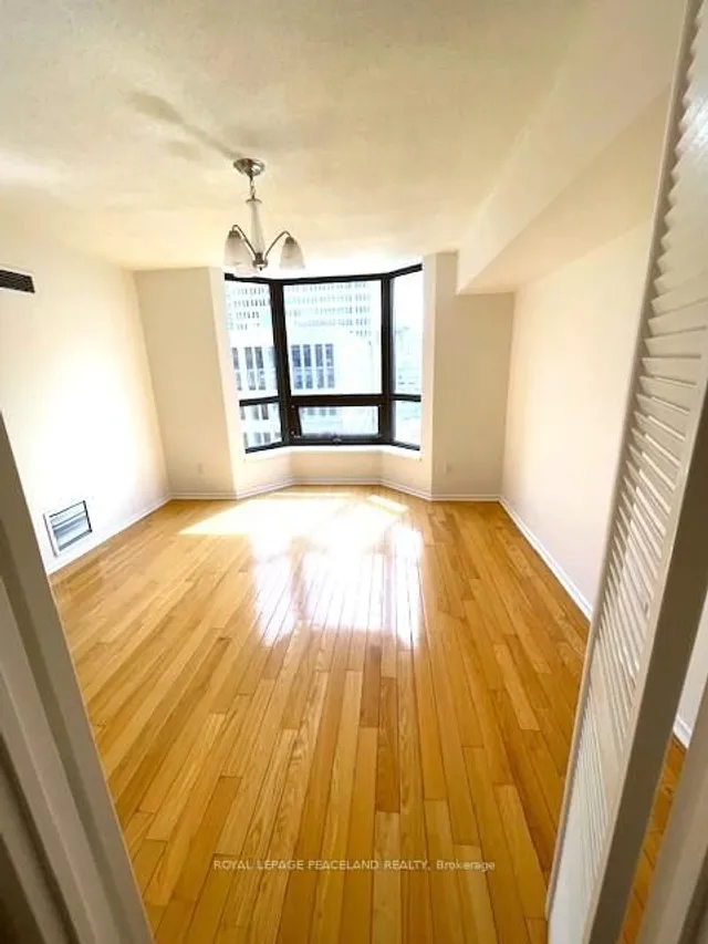 Additional image 4 of 62 Wellesley St Unit 1605