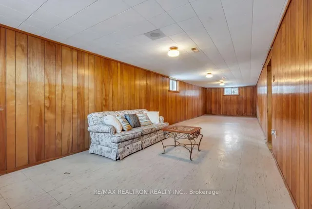 Additional image 30 of 51 Robroy Ave