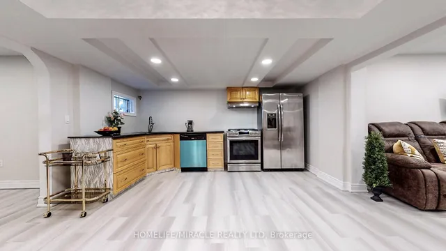 Additional image 22 of 24 Royal Rouge Tr