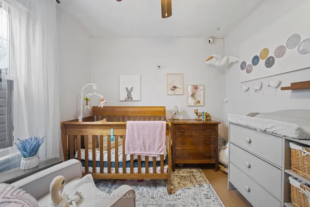 Additional image 24 of 124 Cameron Ave