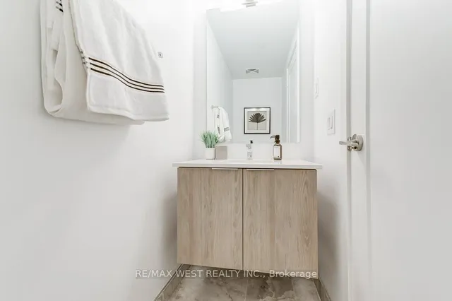 Additional image 16 of 120 Parliament St Unit Th105