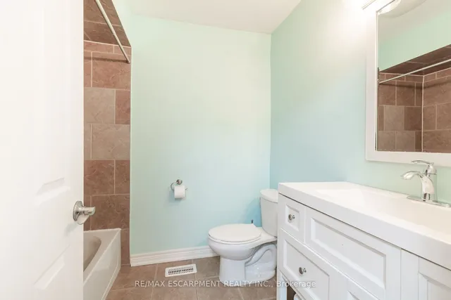 Additional image 10 of 117 Anna Capri Dr