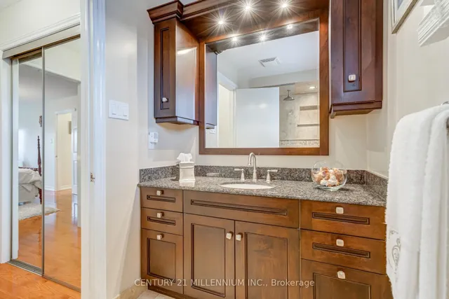 Additional image 25 of 27 Sunforest Dr