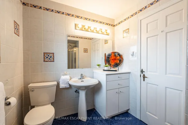 Additional image 40 of 887 MONTGOMERY Dr