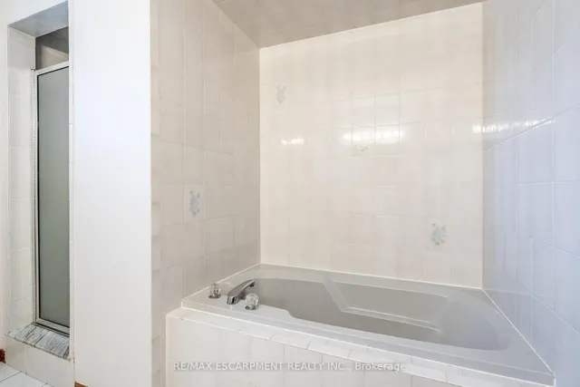 Additional image 24 of 35 Republic Ave