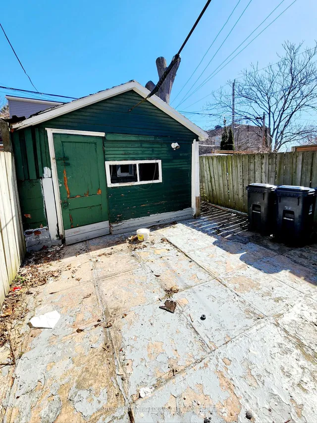 Additional image 13 of 635 Coxwell Ave