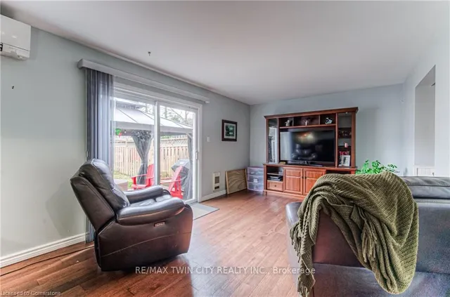 Additional image 16 of 26 Cedarhill Cres