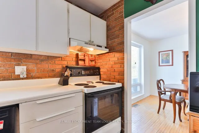 Additional image 16 of 1292 Elgin Cres