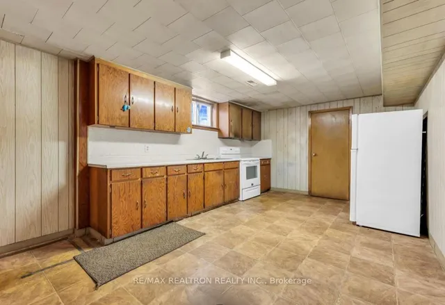 Additional image 28 of 51 Robroy Ave