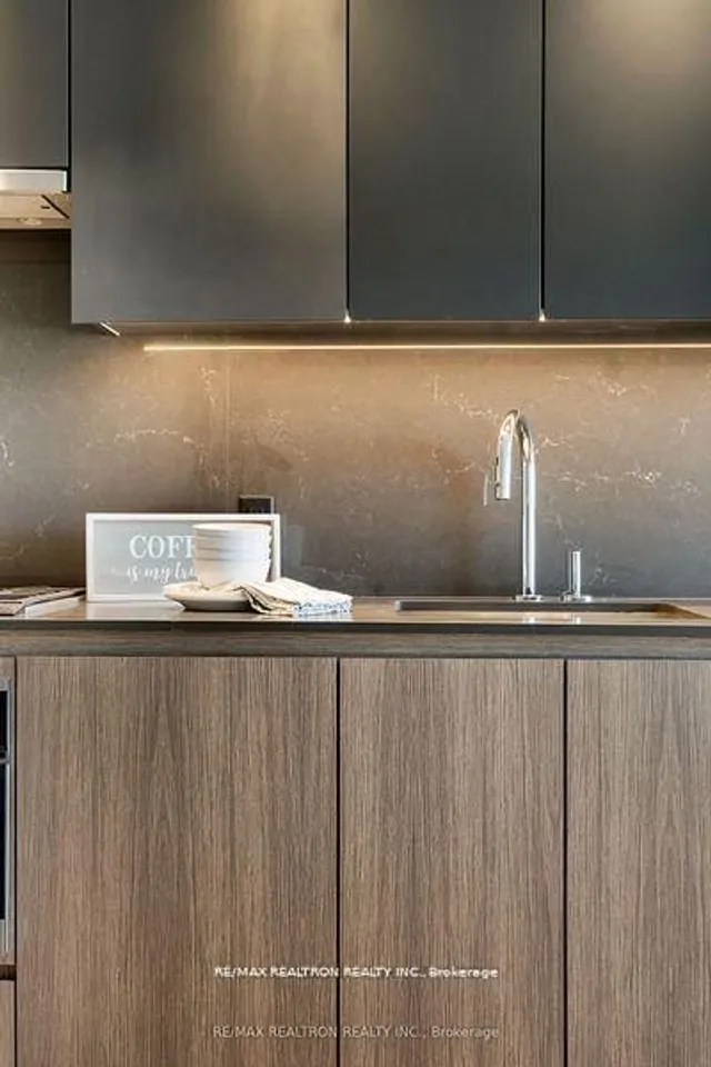 Additional image 9 of 81 Wellesley St Unit 1806