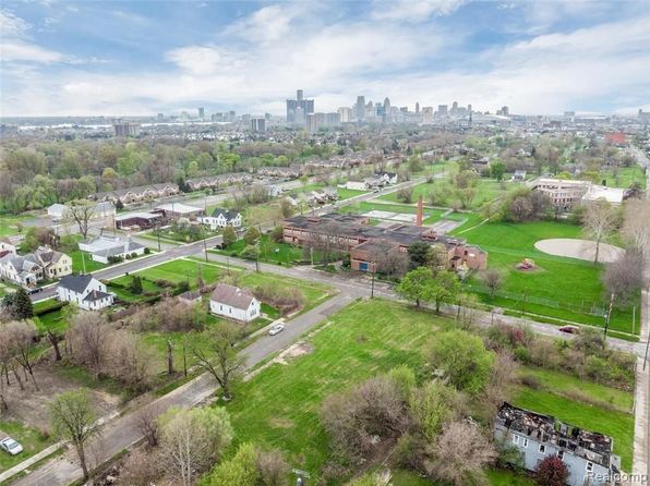 3659 Hunt St, Detroit, MI 48207