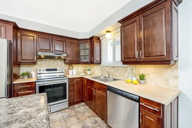 Additional image 16 of 703 Laurier Ave