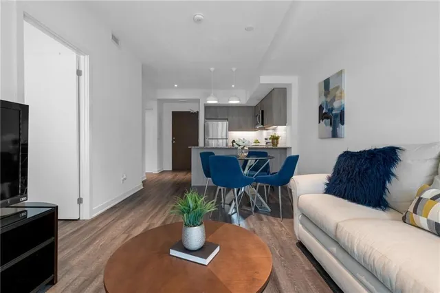 Additional image 12 of 16 MARKLE Cres Unit 213