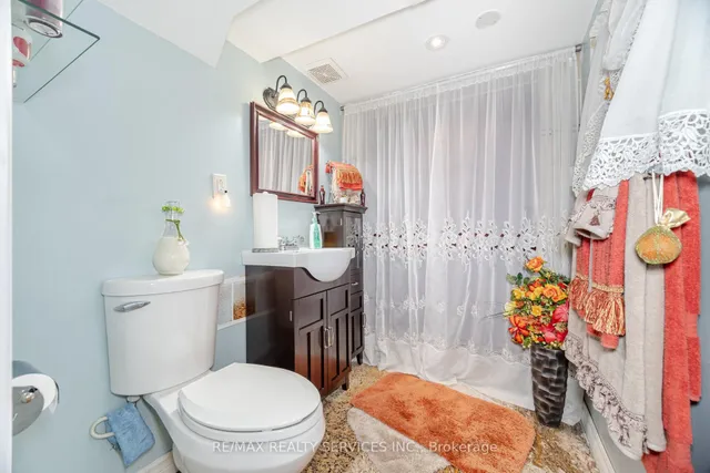 Additional image 28 of 19 Town House Cres