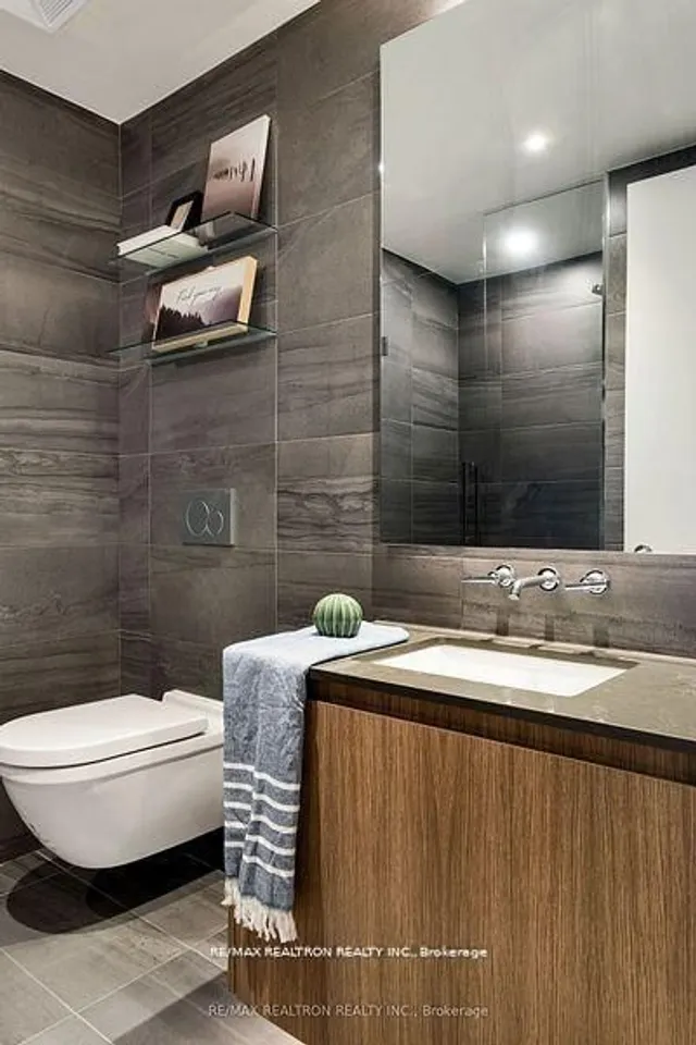 Additional image 12 of 81 Wellesley St Unit 1806