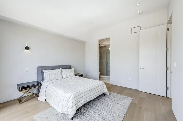 Additional image 33 of 131 Poyntz Ave