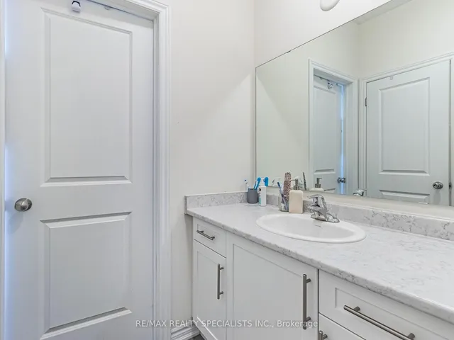 Additional image 30 of 37 Peak Dr