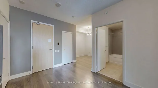 Additional image 11 of 30 Roehampton Ave Unit 1001