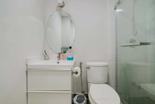 Additional image 28 of 74 Macpherson Ave