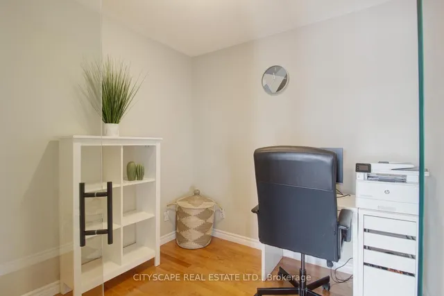 Additional image 4 of 11 Penfold Crt