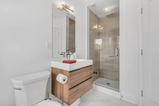 Additional image 32 of 212b Queens Ave