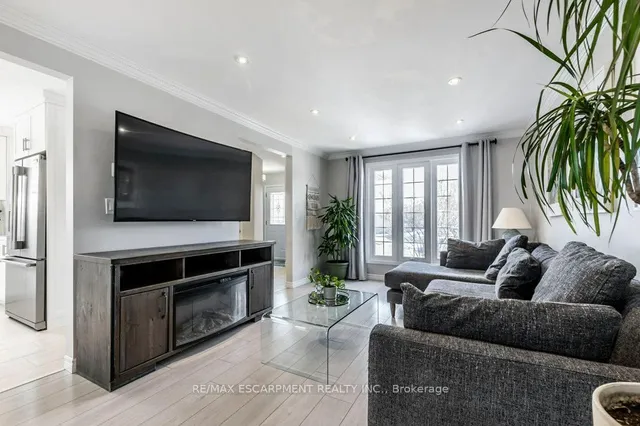 Additional image 27 of 27 Grayrocks Ave