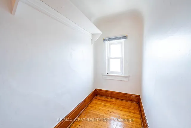 Additional image 29 of 217 Gladstone Ave