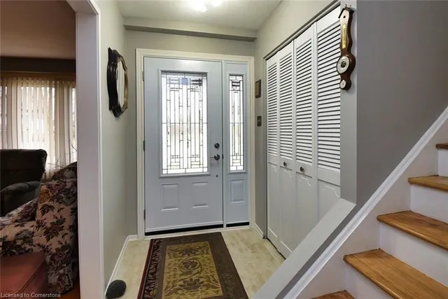 Additional image 4 of 6 Hugo Crt