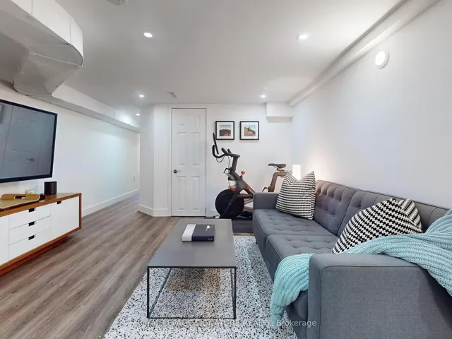 Additional image 25 of 18 Salem Ave