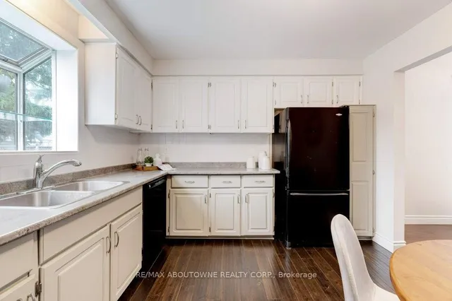 Additional image 8 of 1187 Lambeth Rd