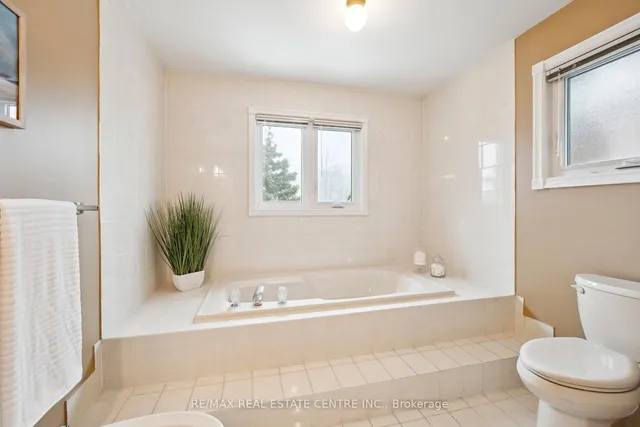 Additional image 34 of 56 Canarvan Crt