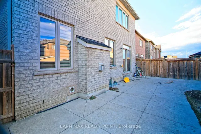 Additional image 33 of 60 Vanwood Cres