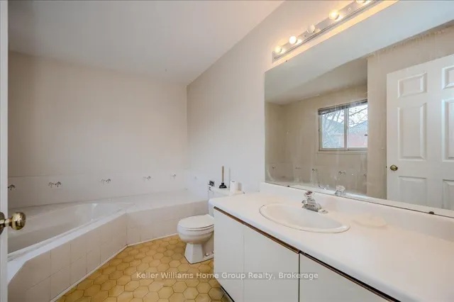 Additional image 28 of 83 Lord Simcoe Dr