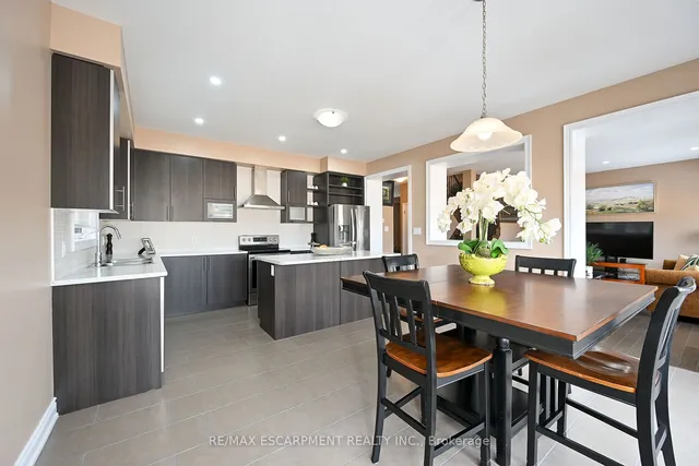 Additional image 11 of 300 Crafter Cres