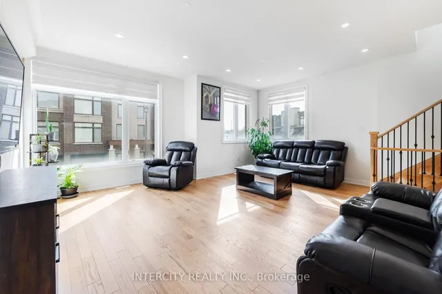 Additional image 23 of 19 Queenpost Dr