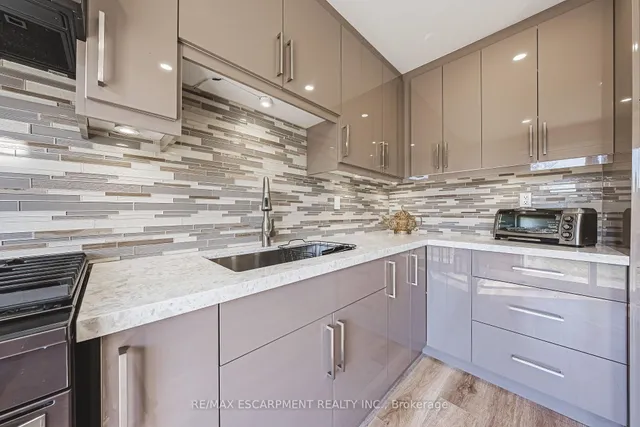 Additional image 12 of 103 Broughton Ave