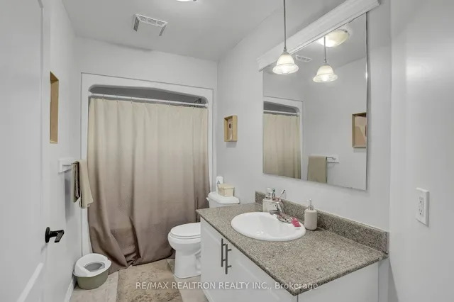 Additional image 19 of 135 James St Unit 612