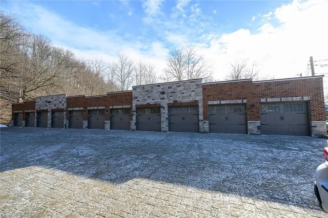 Additional image 33 of 397 King St Unit 205