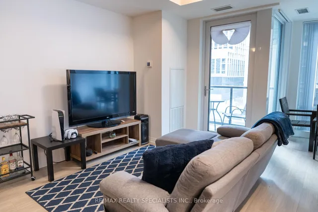 Additional image 4 of 8 Widmer St Unit 915