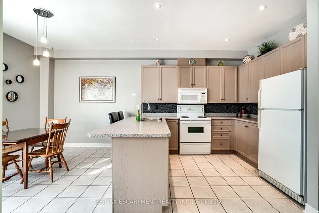 Additional image 17 of 100 Beddoe Dr Unit 27