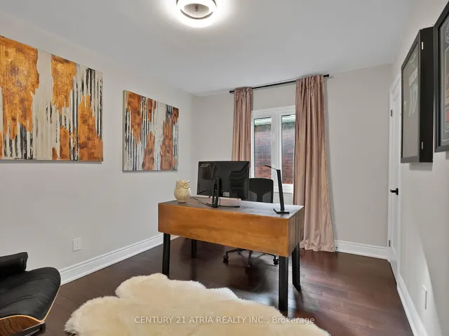 Additional image 32 of 72 Redwood Ave