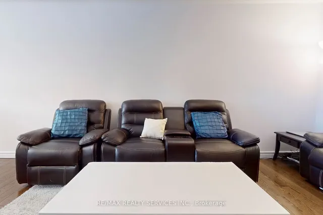 Additional image 30 of 28 Heathcliffe Sq