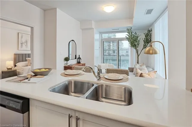 Additional image 12 of 460 Dundas St Unit 611