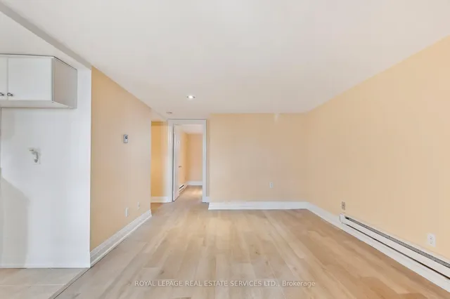 Additional image 27 of 43 Glenlake Ave