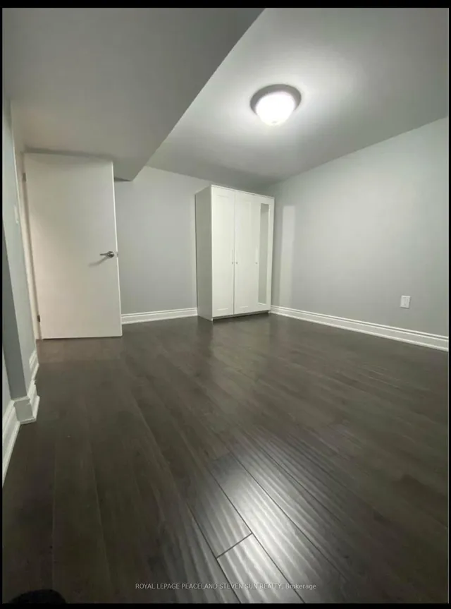 Additional image 20 of 28 Earlton Crt