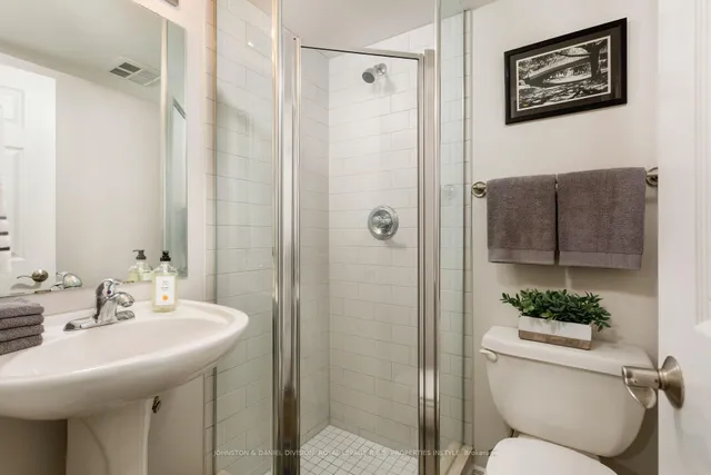 Additional image 31 of 230 King St Unit 1019