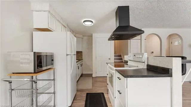 Additional image 3 of 46 Cluthe Cres
