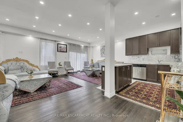 Additional image 33 of 47 Sauvignon Cres